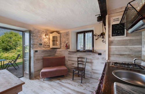 Bene Lario Apartamento | Apartamento 'Casale La Selva Cottege Piccolo' con vistas a la montaña, piscina compartida y Wi-Fi