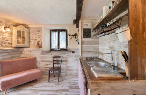 Bene Lario Apartamento | Apartamento 'Casale La Selva Cottege Piccolo' con vistas a la montaña, piscina compartida y Wi-Fi