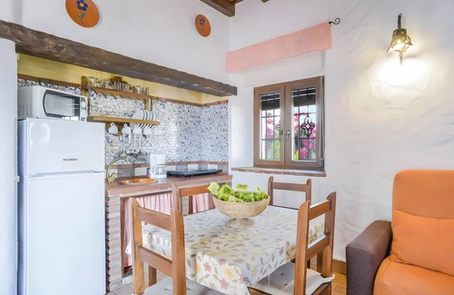 Barbate Apartamento | Apartment 'Castaño' with Shared Pool, Wi-Fi and Air Conditioning