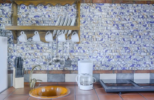 Barbate Apartamento | Apartment 'Castaño' with Shared Pool, Wi-Fi and Air Conditioning