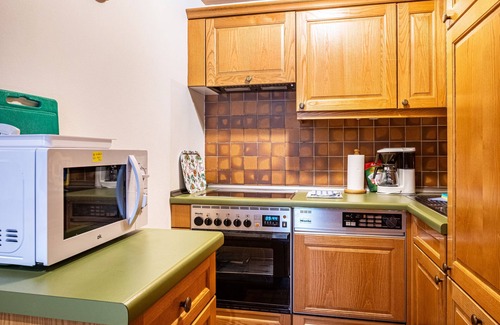 Canazei Apartamento | Apartamento 'Cesa Soramurat Appartamento 7' con vistas a la montaña, terraza privada y Wi-Fi