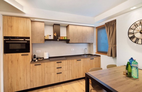 Isolaccia Apartamento | Apartamento 'Chalet Emma Isolaccia' con vistas a la montaña, terraza privada y Wi-Fi