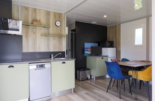 Pleumeur-Bodou Casa | Apartamento 'Chalet Premium 1' con terraza privada y jardín compartido