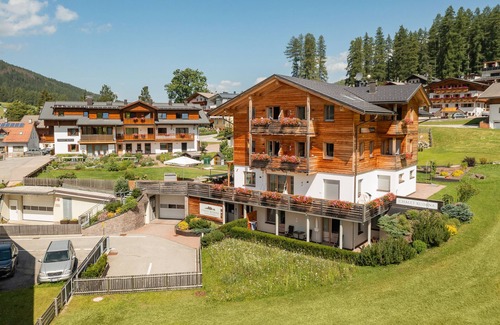 Sesto Apartamento | Apartamento 'Chalet Rudana para 4 personas' con vistas a la montaña, jardín comunitario y Wi-Fi