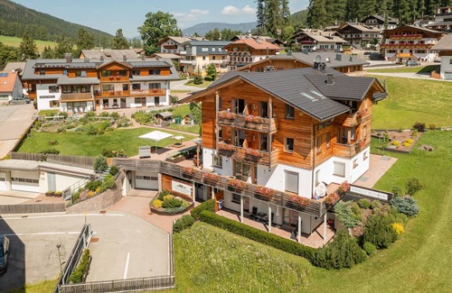 Sesto Apartamento | Apartamento 'Chalet Rudana para 4 personas' con vistas a la montaña, jardín comunitario y Wi-Fi