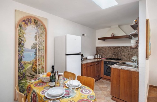 Garlenda Apartamento | Apartamento 'Chalet Salvia' con vistas a la montaña, piscina compartida y Wi-Fi