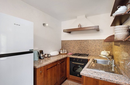 Garlenda Apartamento | Apartamento 'Chalet Salvia' con vistas a la montaña, piscina compartida y Wi-Fi