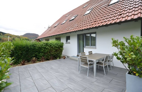Gemarkung Laufen an der Eyach Apartamento | Apartamento 'Albtrauf Chalet' con vistas a la montaña y terraza privada