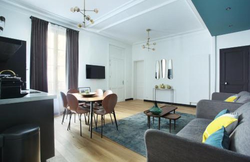 Faubourg Saint-Germain Apartamento | Apartment Champ de Mars - Tour Eiffel by Studio prestige