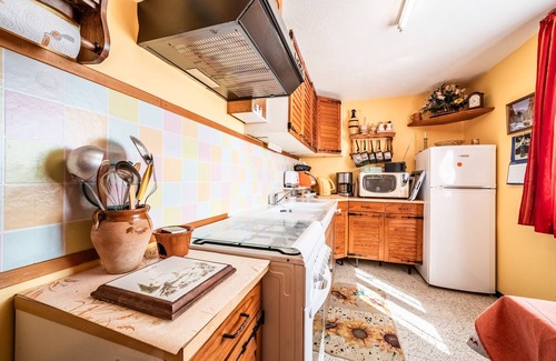 Reignier-Esery Apartamento | Apartamento 'Charmant T2 Avec Vue' con vistas a las montañas, terraza privada y Wi-Fi
