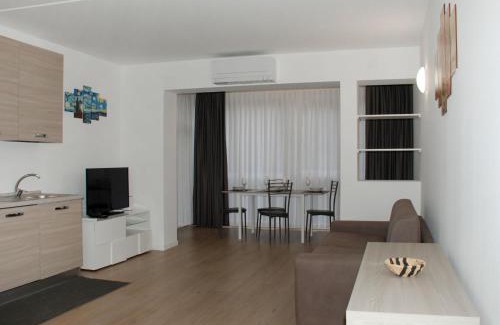 Bissone Apartamento | Apartment Charming Gardenview App- 105 by Interhome