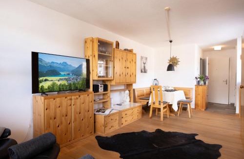 Champfer Apartamento | Apartment Chesa Corvatsch 211 - Champfer by Interhome