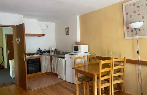 Ristolas Apartamento | Apartamento 'Chez Bérangère Au Chalet De Segure' con vistas a la montaña, jardín compartido y Wi-Fi