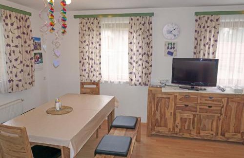 Pettneu am Arlberg Apartamento | Apartment Christina by Interhome