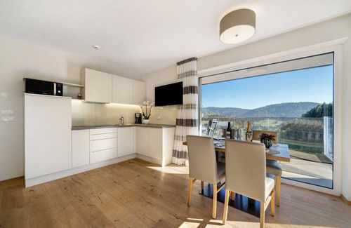 Avelengo Apartamento | Apartamento 'Christine Panoramasuite' con vistas a la montaña, terraza privada y Wi-Fi