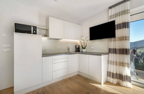 Avelengo Apartamento | Apartamento 'Christine Panoramasuite' con vistas a la montaña, terraza privada y Wi-Fi