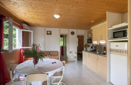 Gravieres Casa | Apartamento 'Cindy - Mas Lachamp' con vistas a la montaña, piscina compartida y aire acondicionado.