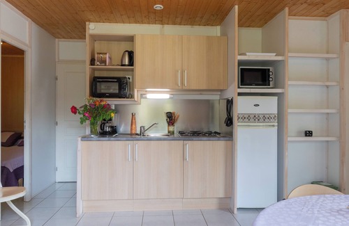 Gravieres Casa | Apartamento 'Cindy - Mas Lachamp' con vistas a la montaña, piscina compartida y aire acondicionado.