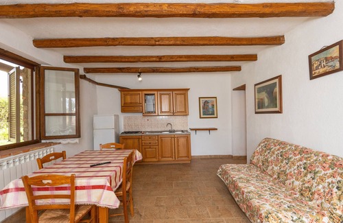 Massa Marittima Apartamento | Apartamento 'Cinzia' con piscina y jardín compartidos