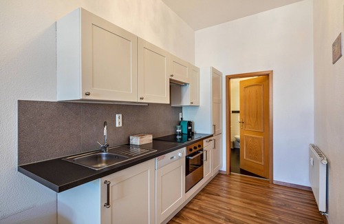Mühlhausen Apartamento | Apartamento City-Apartments Fewo Paris con piscina, jardín y Wi-Fi