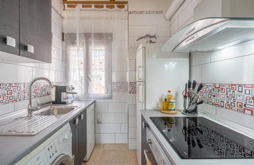 Ambroz Apartamento | Apartamento 'Con Vistas A La Piscina' con vistas a la montaña, Wi-Fi y aire acondicionado.