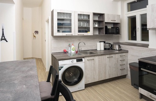 Zizkov Apartamento | Apartment CONTINENTS by Train & Bus st.