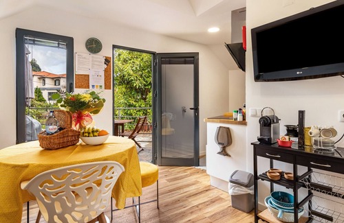 Ponta Delgada Apartamento | Apartamento 'Cork House - Fernandes Cottage' con vistas al mar, Wi-Fi y aire acondicionado.