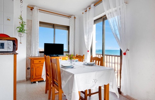 Les Deveses Apartamento | Apartamento 'Cudei Primera Línea' con vistas al mar, Wi-Fi y aire acondicionado