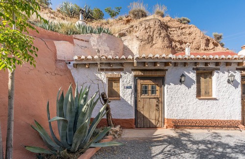 Guadix Apartamento | Apartamento 'Cueva Mar' con vistas a la montaña, piscina compartida y Wi-Fi