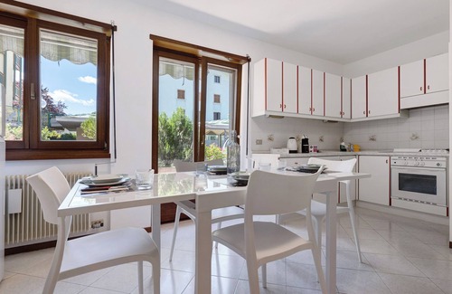 Ponte Arche Apartamento | Apartamento 'Cuore Di Comano' con vistas a la montaña, terraza privada y balcón