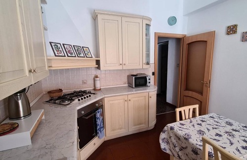 Vado Ligure Apartamento | Apartamento 'Da Nonna Pina' con vistas al mar, terraza privada y Wi-Fi