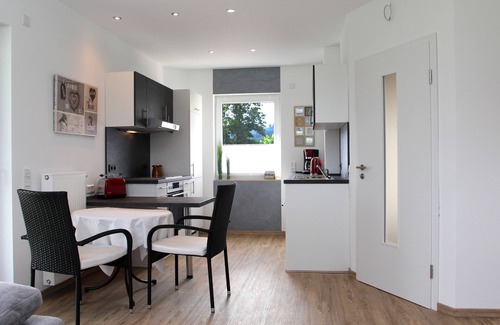 Niederberndorf Apartamento | Apartamento 'Darge' con vistas a la montaña, terraza privada y Wi-Fi