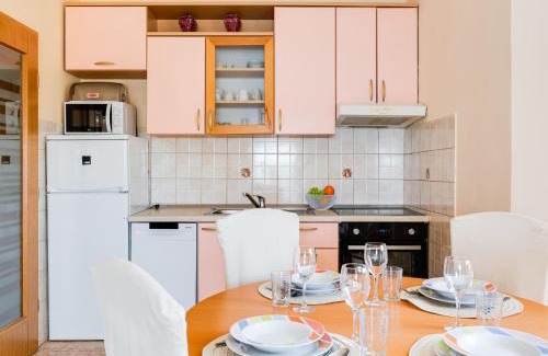 Krusevo Apartamento | Apartment Daria 3 by Interhome