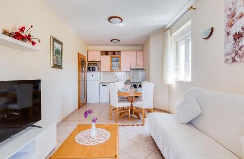 Krusevo Apartamento | Apartment Daria 3 by Interhome