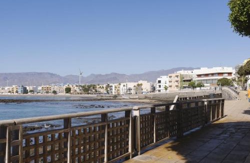 Playa de Arinaga Apartamento | Apartment Daura by Interhome