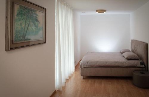 Taesch Apartamento | Apartment Davinci-2 by Interhome