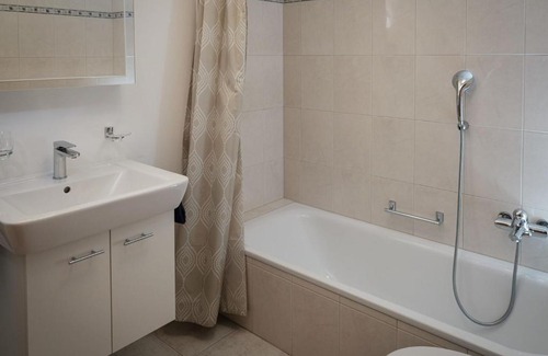 Taesch Apartamento | Apartment Davinci-2 by Interhome