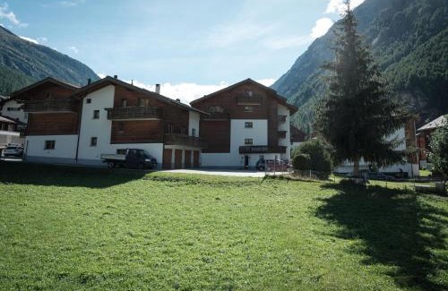 Taesch Apartamento | Apartment Davinci-2 by Interhome