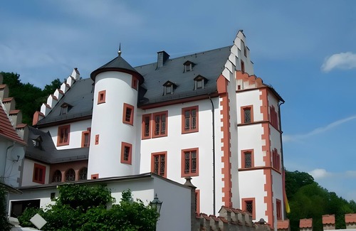 Bad Soden-Salmuenster Apartamento | Apartment 'Karolina 1' with Mountain View, Shared Terrace and Wi-Fi