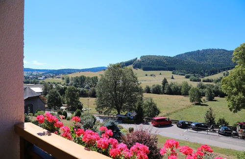 Bernau Apartamento | Apartamento 'Ferienwohnung Tanne' con vistas a la montaña, balcón y Wi-Fi