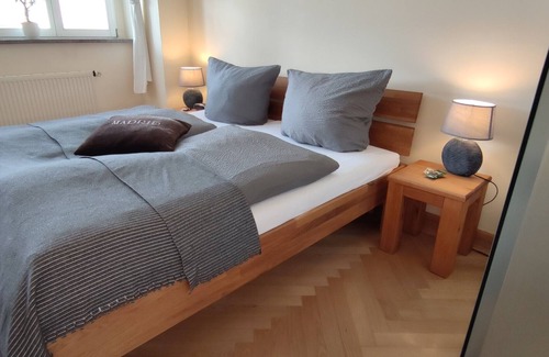 Mühlhausen Apartamento | Apartamento City-Apartments Fewo Madrid con piscina, jardín y Wi-Fi