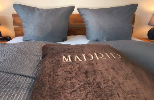 Mühlhausen Apartamento | Apartamento City-Apartments Fewo Madrid con piscina, jardín y Wi-Fi
