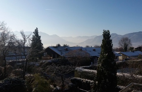 Murnau am Staffelsee Apartamento | Apartamento con balcón y vista a las montañas y Murnauer Moos.