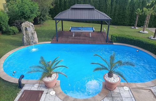 Neunkirchen am Brand Apartamento | Apartamento 'Wohlfühloase Ermreuth' con vistas a la montaña, piscina privada y Wi-Fi