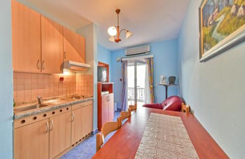 Cesarica Apartamento | Apartment Delfin-4 by Interhome