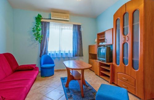 Cesarica Apartamento | Apartment Delfin-9 by Interhome