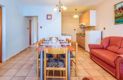Cesarica Apartamento | Apartamento Delfin by Interhome