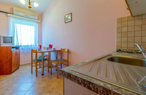 Cesarica Apartamento | Apartamento Delfin by Interhome