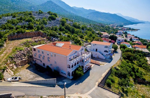 Cesarica Apartamento | Apartamento Delfin by Interhome
