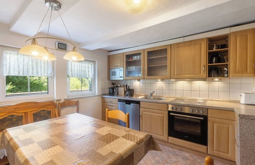 Schmallenberg Apartamento | Apartamento 'Demberg' con vistas a la montaña, terraza privada y Wi-Fi